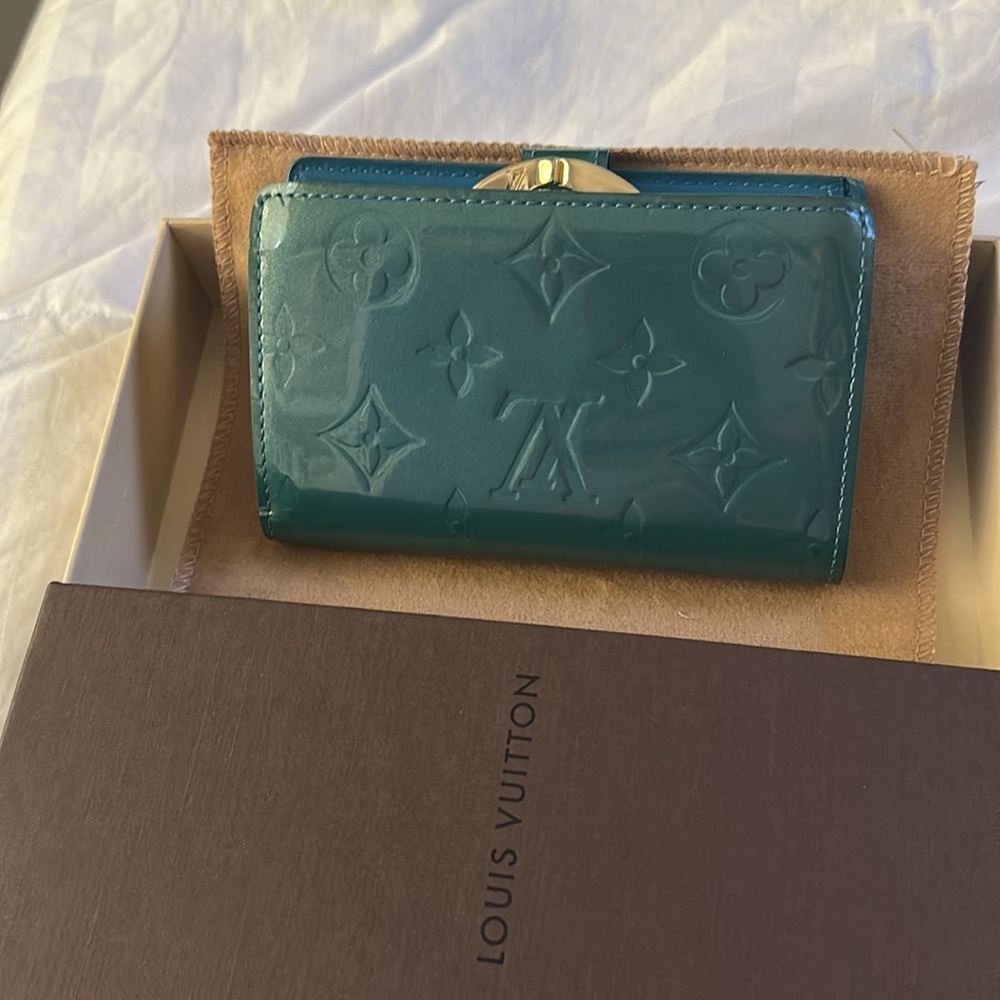 Louis Vuitton Vernis Leather French Wallet - Picture 5 of 16